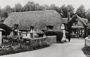 The Square, Nether Wallop c.1939 (pc998)