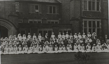 Staff at the University War Hospital [MS 1/Phot/39 ph3104]