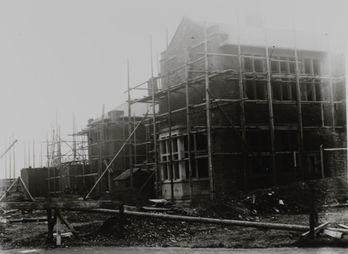 South wing and front of building under construction, c.1913 [MS1/Phot/39 ph 3089]
