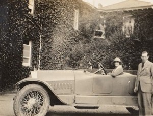 Edwina with the Owen Magnetic Car, Moulton Paddocks, Newmarket, Suffolk, 1920 [MS62 MB2/K4/100]