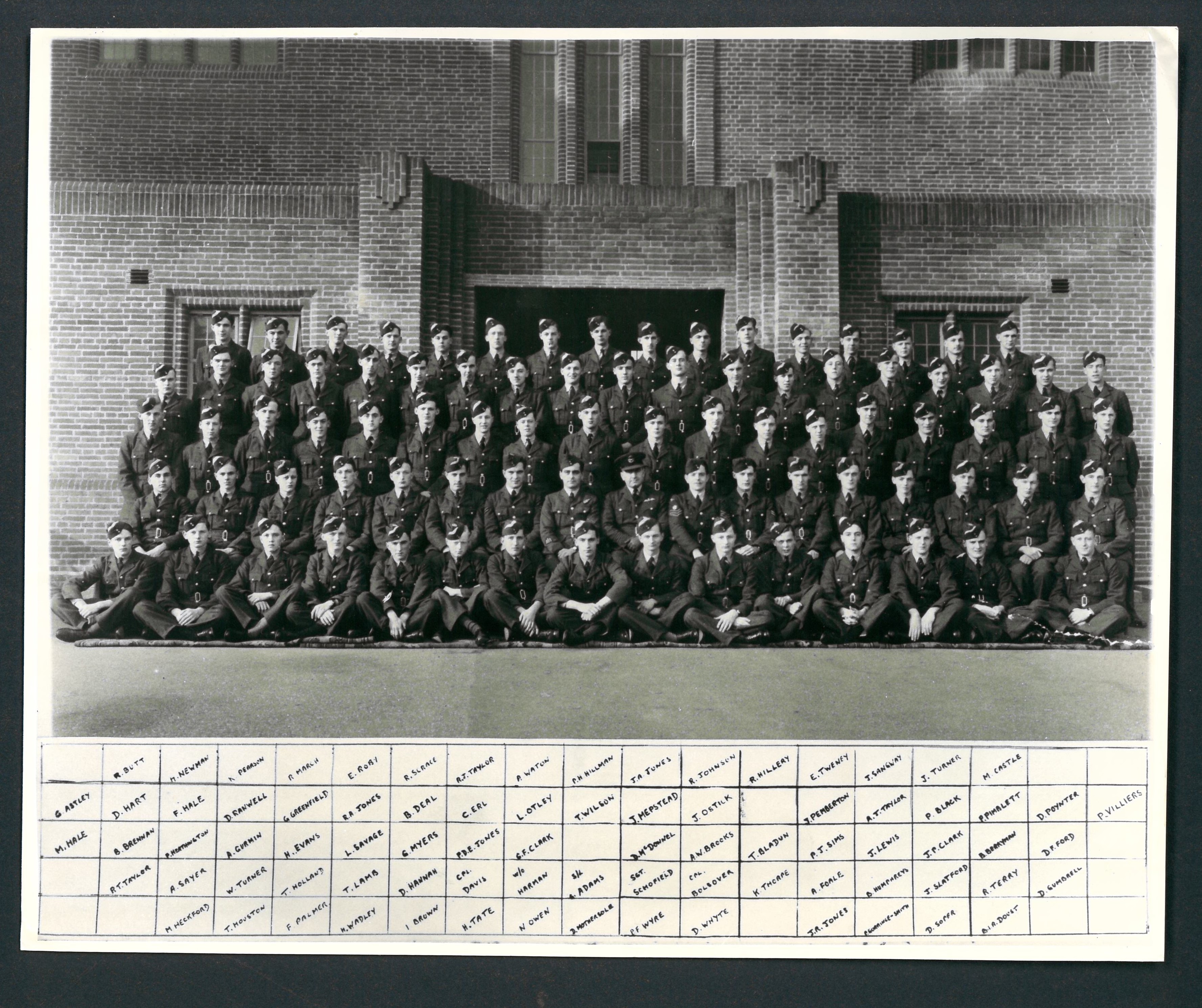 Photograph of personnel of Southampton Fifth RAF Short Course, c.1943